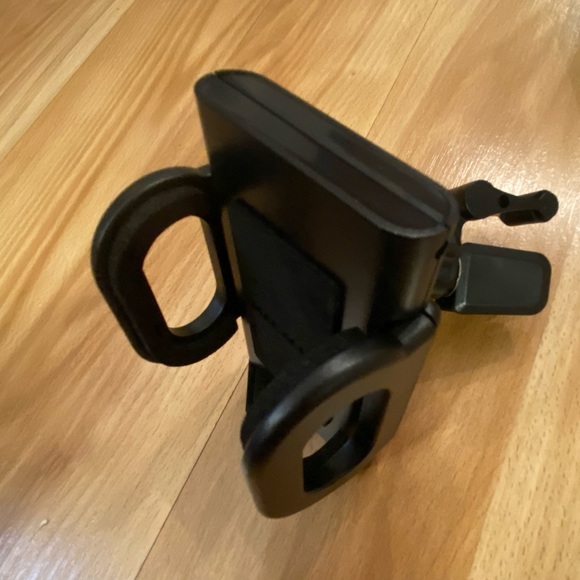 Macally Car Vent Car Mount. - Picture 3 of 3